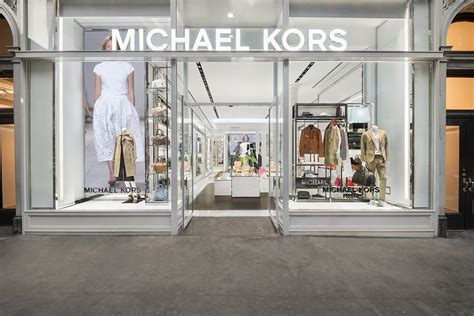 Store Directory 250 Michael Kors Stores in the United States.